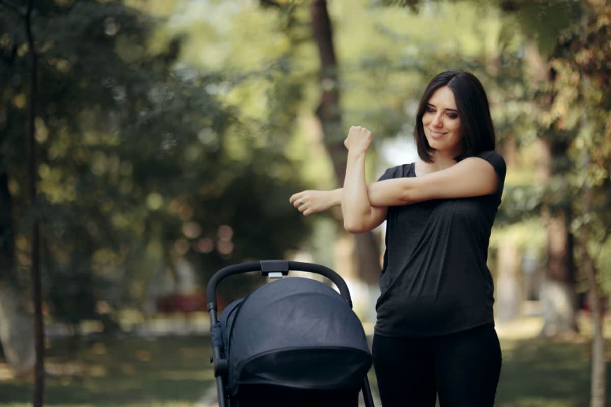 Mom,Stretching,Out,After,Workout,Session,In,The,Park.,Sporty